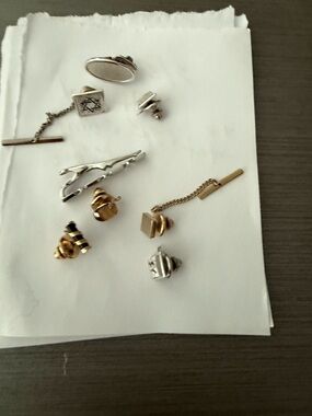 Mixed Gold and Silver Men’s Tie Clips and Cufflinks Set. 8